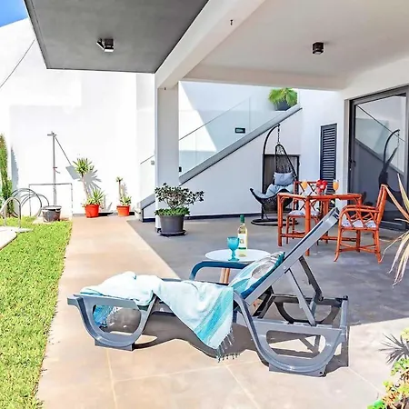 Sleeps 6 Pool Wifi Villa