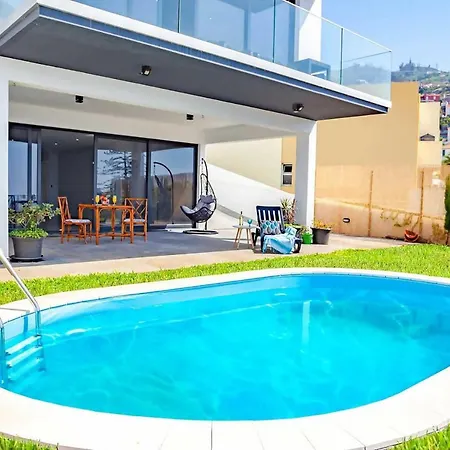 Villa Sleeps 6 Pool Wifi *