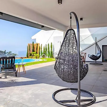 Sleeps 6 Pool Wifi Villa